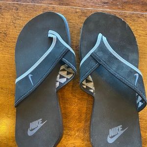 men’s Nike flip flops